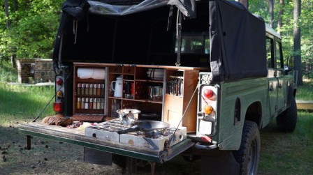 mini-cuisine-portable-contreplaque-espace-cuisson-ustensiles-bloc-couteaux.jpg
