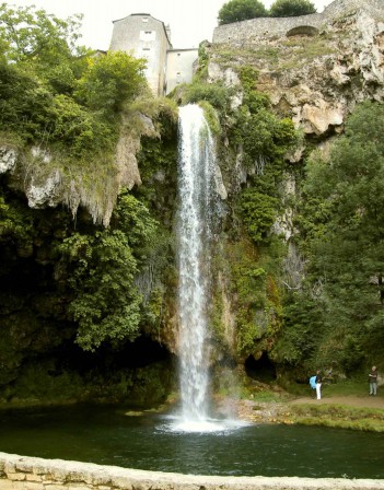 Salles-La-Source_Cascade.jpg