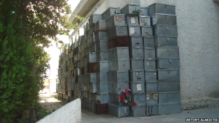 _82092096_tinboxes.png