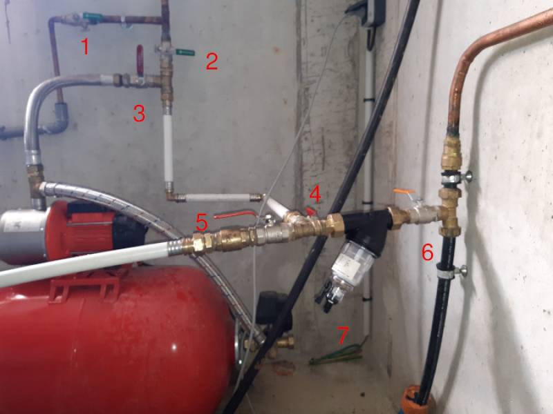 caveeau02valves.jpg caveeau02valves.jpg